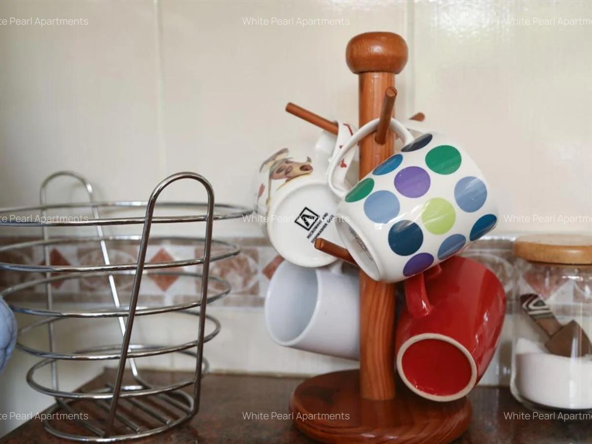 Serviced 1 Bed Apartment with Swimming Pool in Rhapta Road - 11