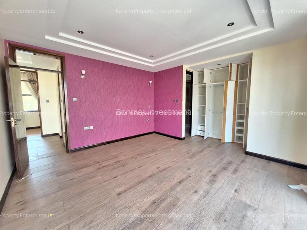 5 Bed Townhouse with En Suite in Lavington - 2