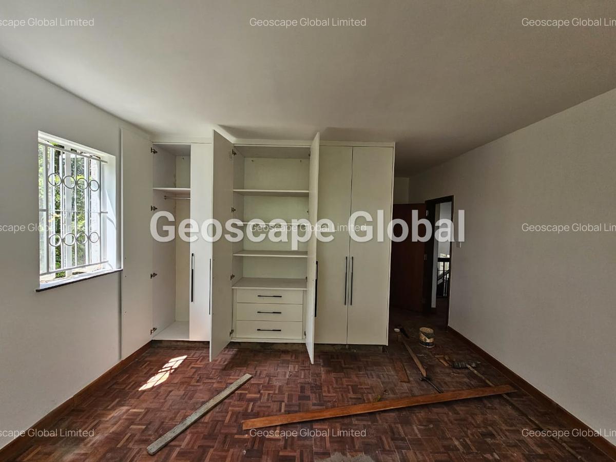 5 Bed House with En Suite in Runda - 8