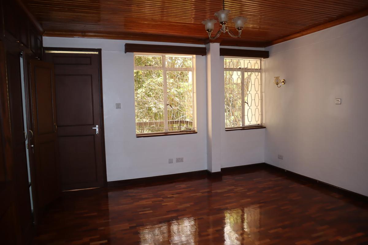 5 Bed House with En Suite at Old Runda - 3