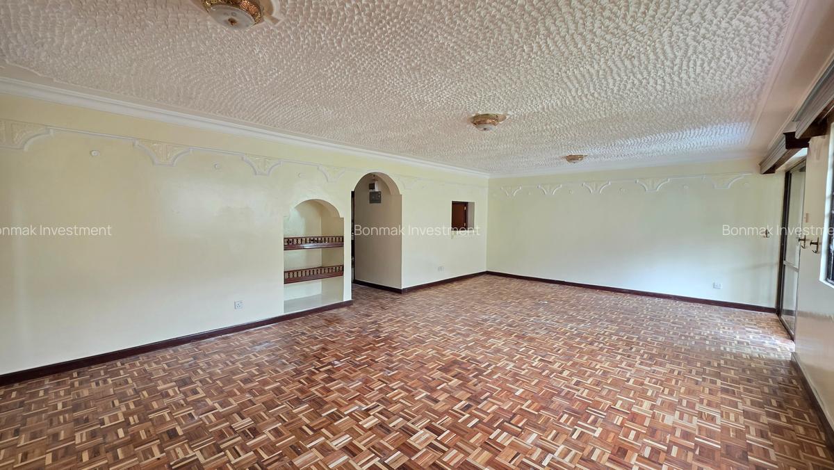 4 Bed Townhouse with En Suite at Lavington Green. - 4