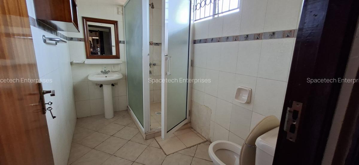 4 Bed House with En Suite in Runda - 10