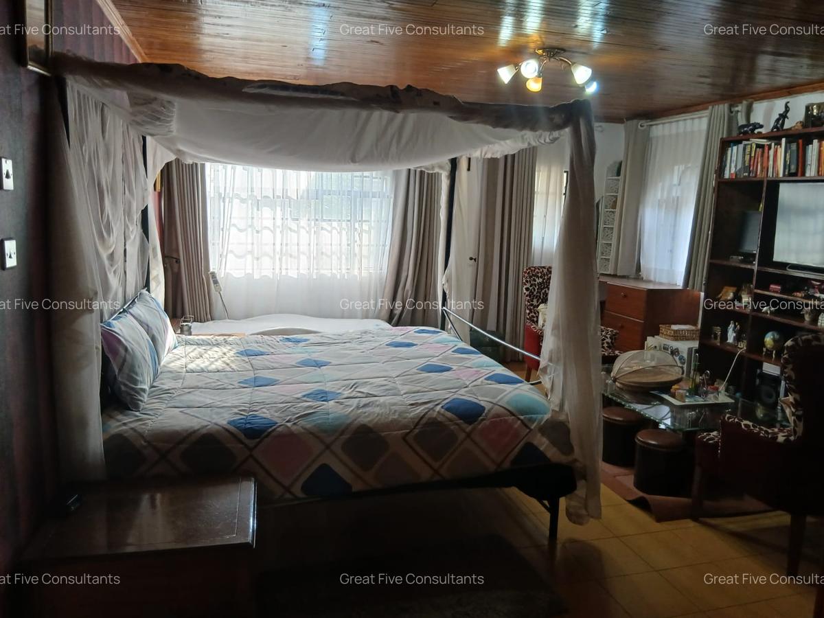 4 Bed Villa with Swimming Pool in Runda - 10