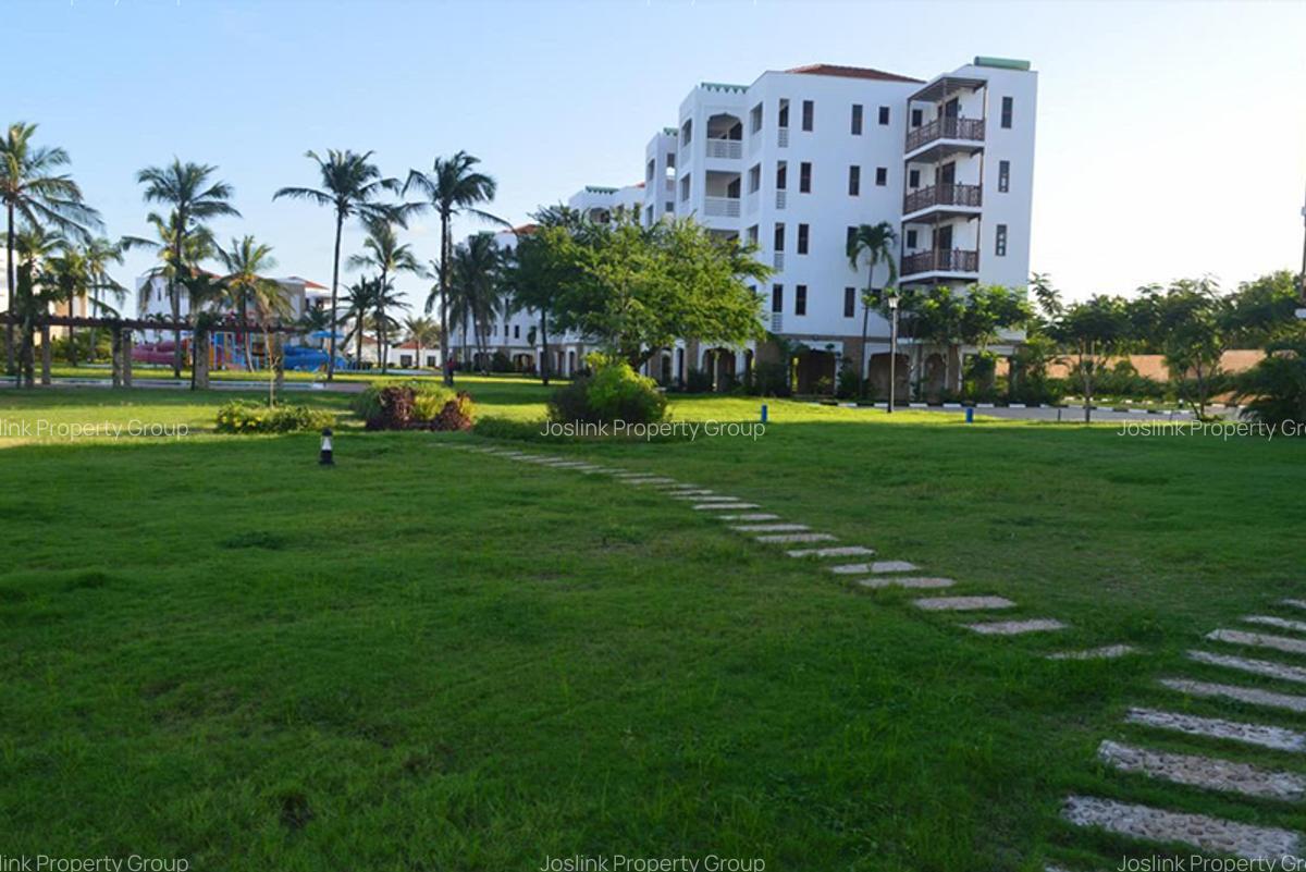 Serviced 3 Bed Apartment with Swimming Pool in Kikambala - 2