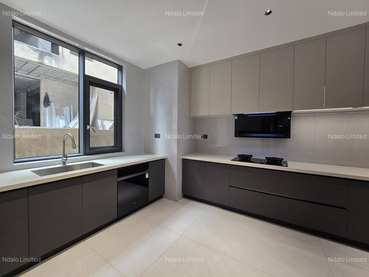 5 Bed Townhouse with En Suite at Lavington - 7