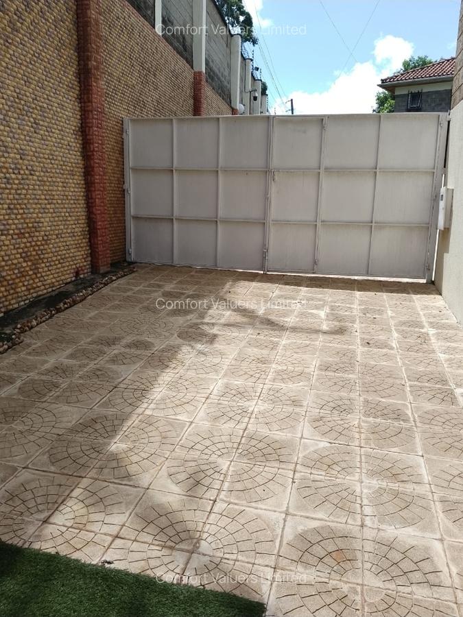 5 Bed House with En Suite at Lavington Green - 8