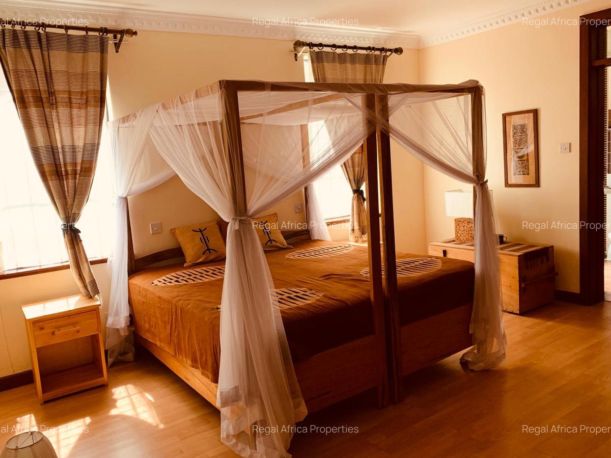 4 Bed Townhouse with En Suite at Lavington - 6