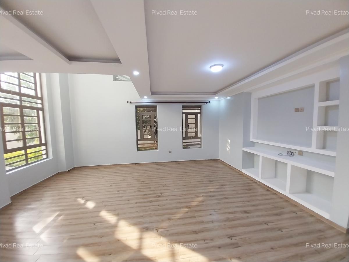 4 Bed Townhouse with Garden in Kamakis - 12