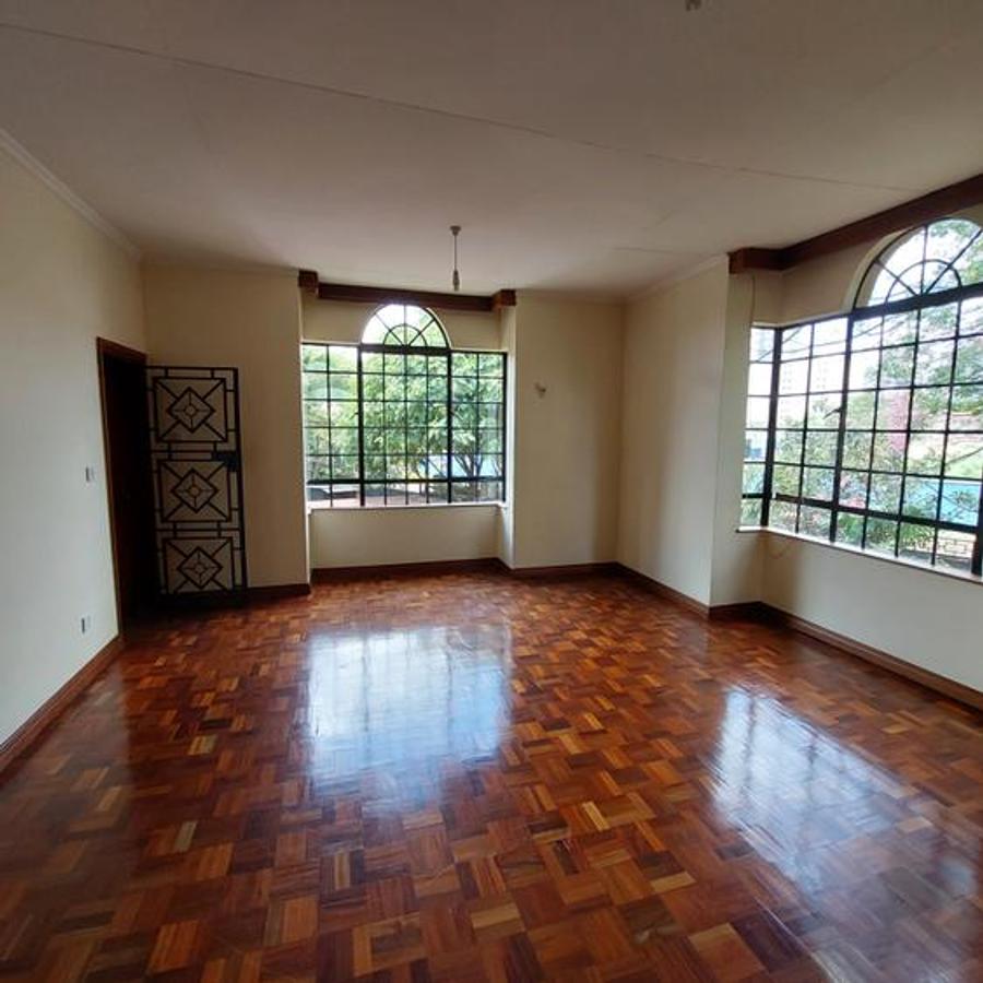 5 Bed Townhouse with En Suite at Lavington - 6