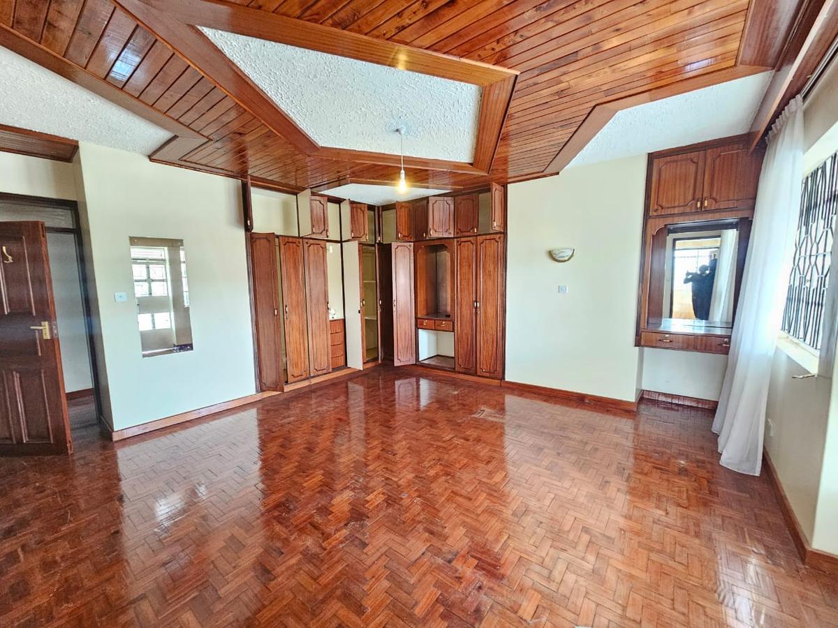 6 Bed House with En Suite in Runda - 9