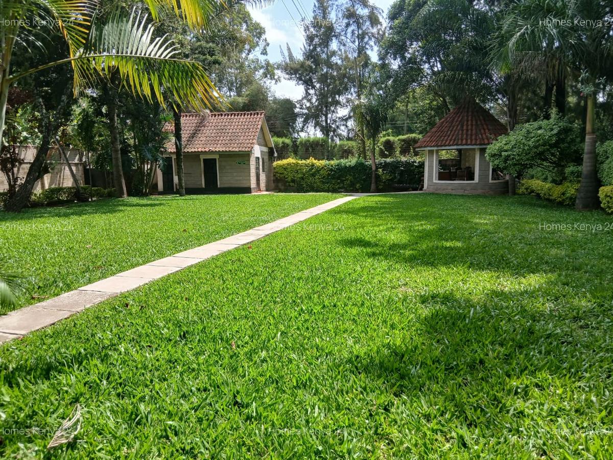 4 Bed House in Ridgeways - 2