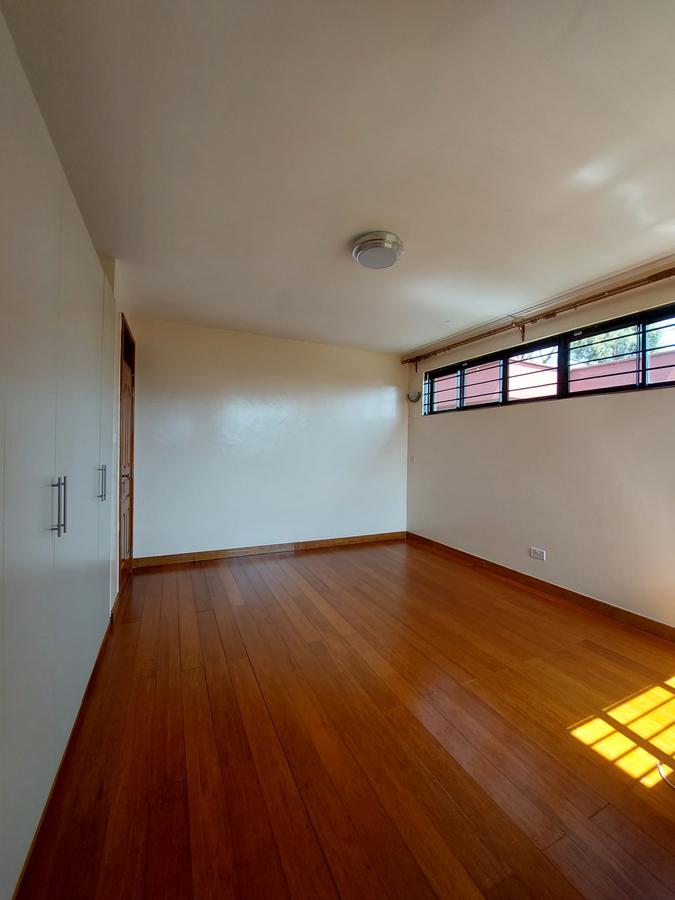 5 Bed Townhouse with En Suite in Lavington - 18