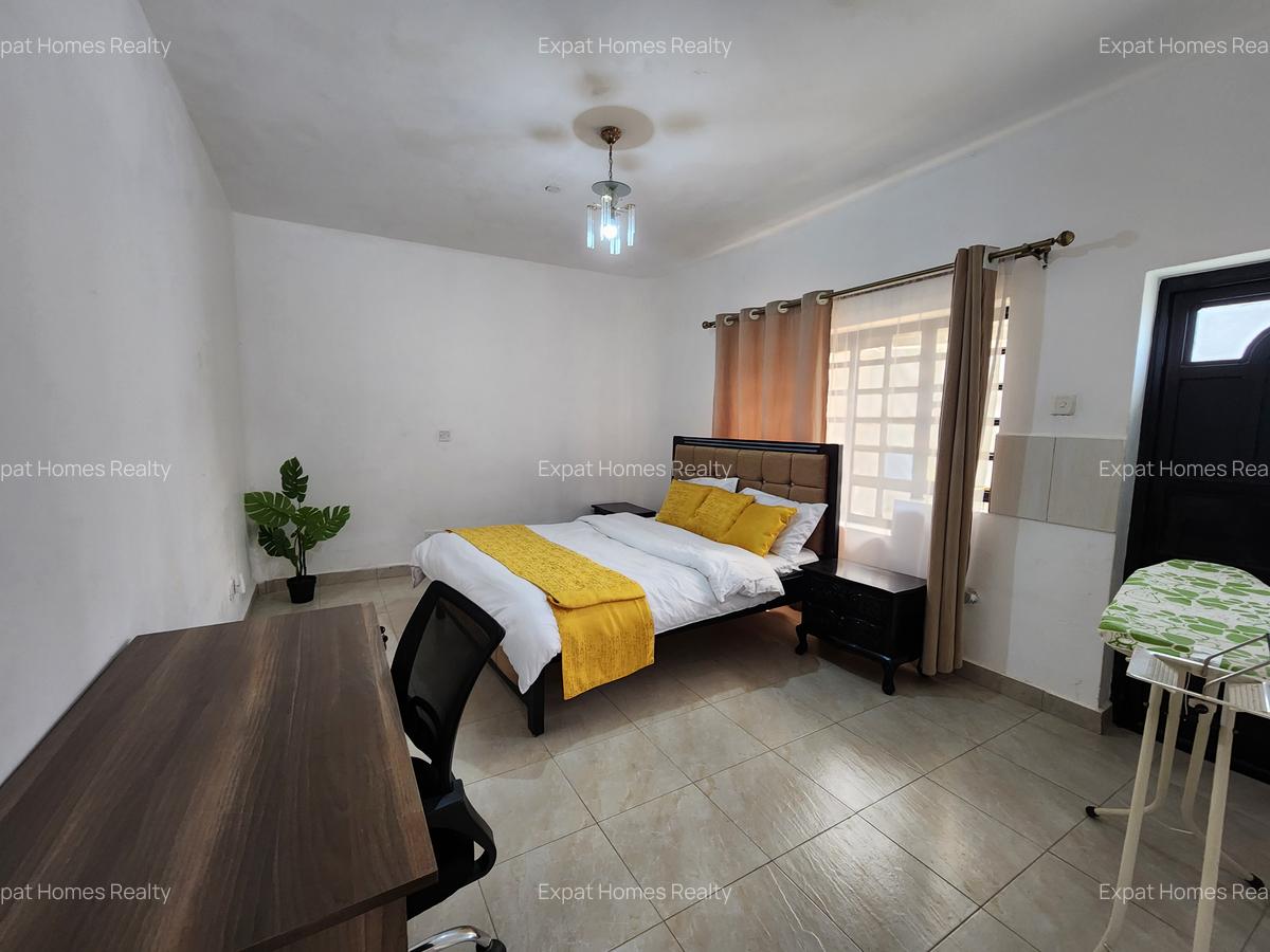 1 Bed House with Garden in Lavington - 3