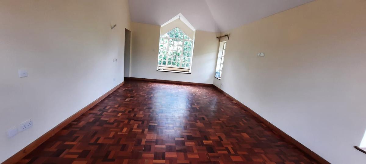 5 Bed Townhouse with En Suite in Lavington - 12