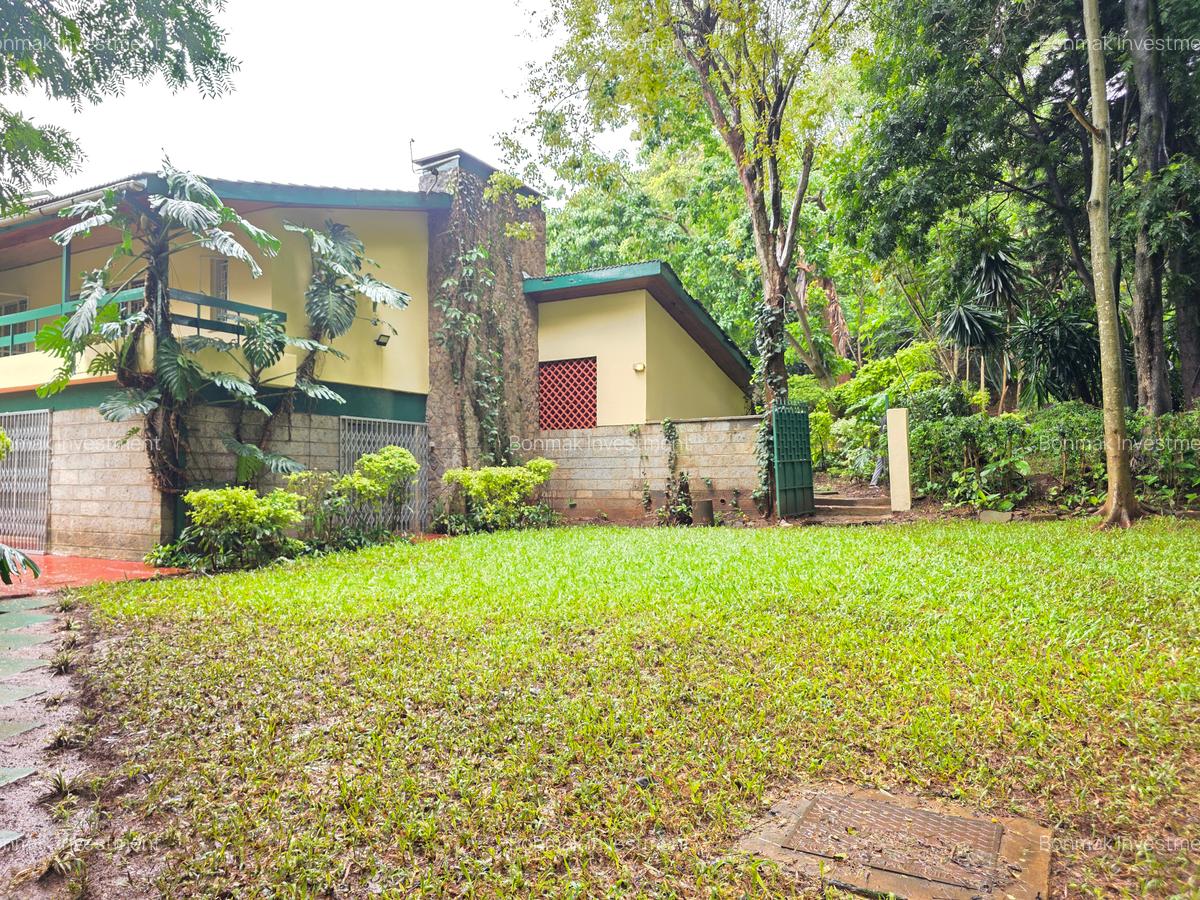 4 Bed House with En Suite at Lavington Green. - 6