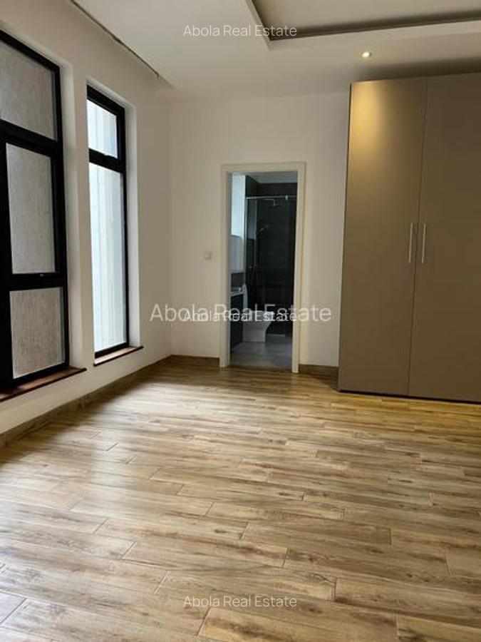 4 Bed Apartment with En Suite in Riverside - 13