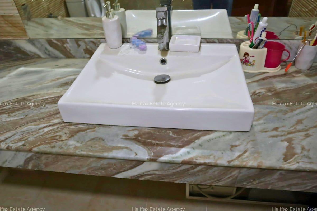 4 Bed Apartment with En Suite in Parklands - 13