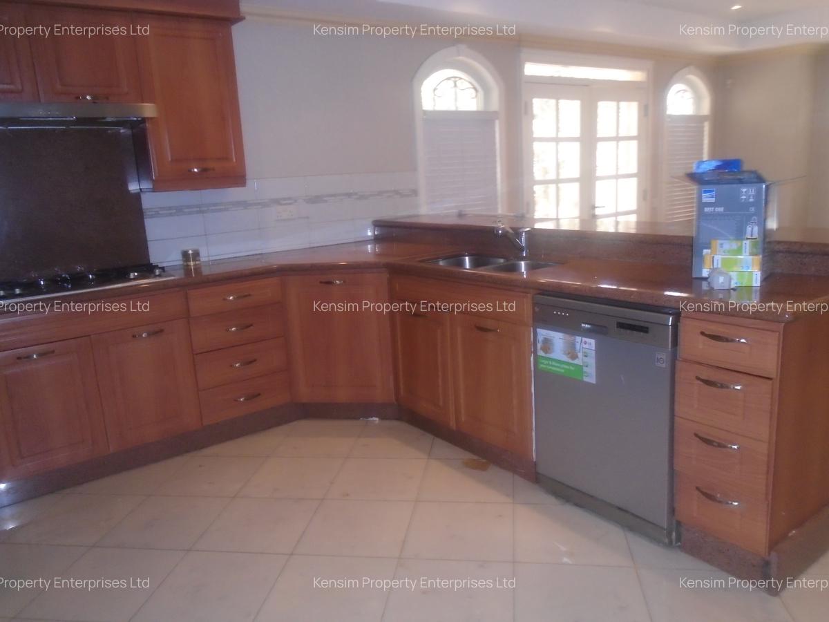 4 Bed Townhouse with En Suite in Kitisuru - 11