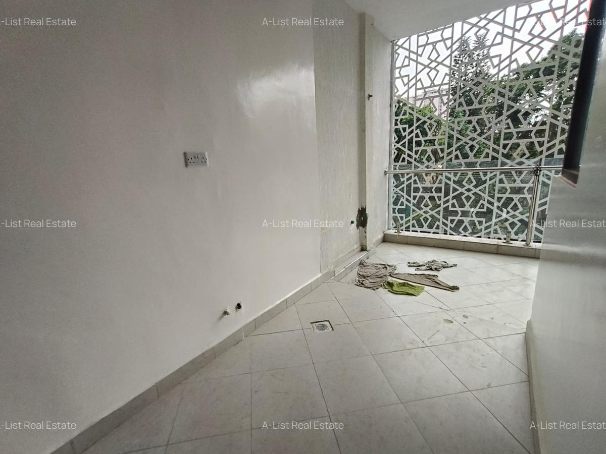 4 Bed Apartment with En Suite at Parklands - 16