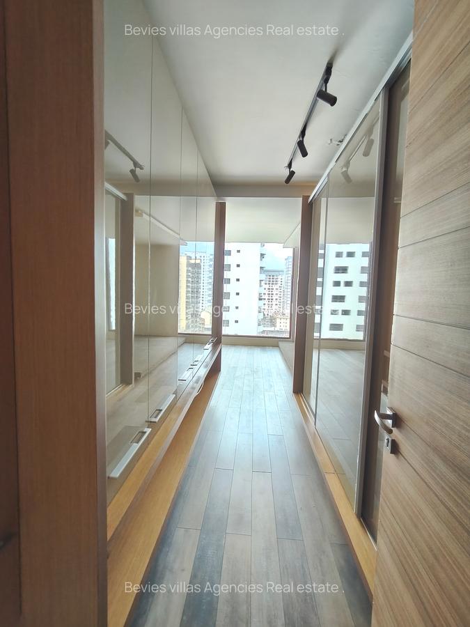 4 Bed Apartment with En Suite at Parklands - 12