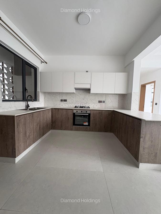 3 Bed Apartment with En Suite in Westlands Area - 5