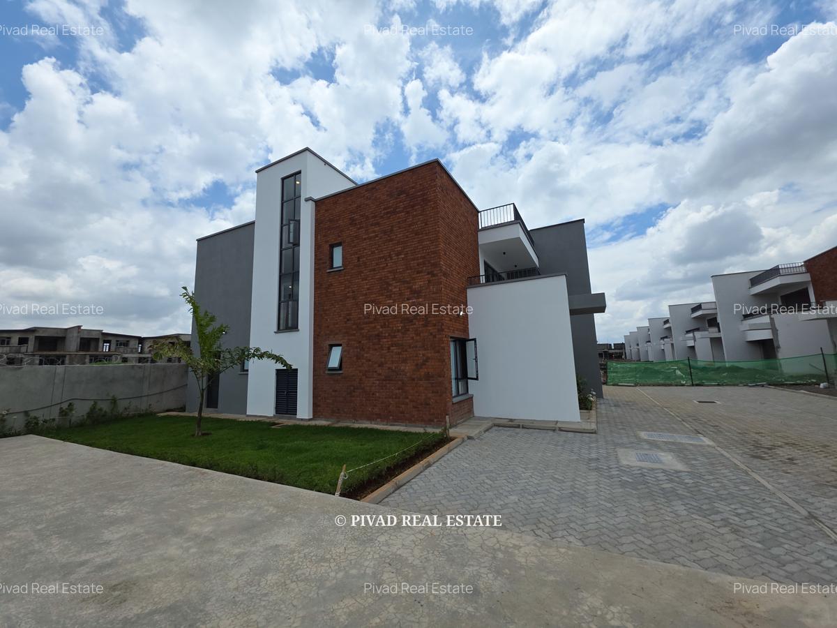 4 Bed Townhouse with Swimming Pool in Langata - 16