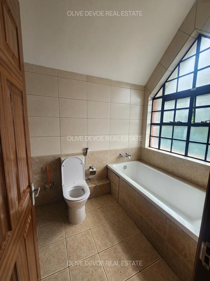 4 Bed Townhouse with En Suite in Lavington - 8