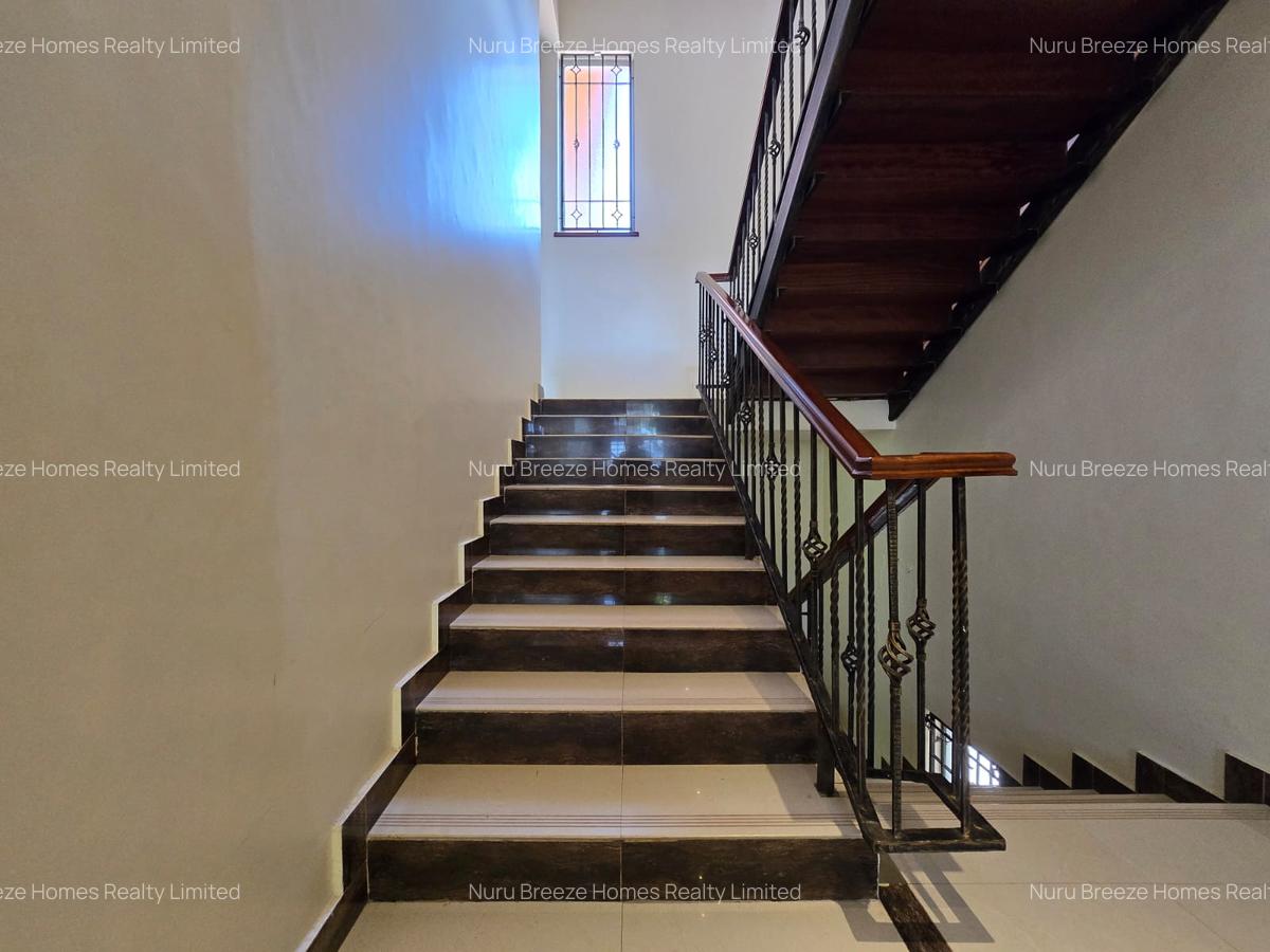 4 Bed House with En Suite in Runda - 6