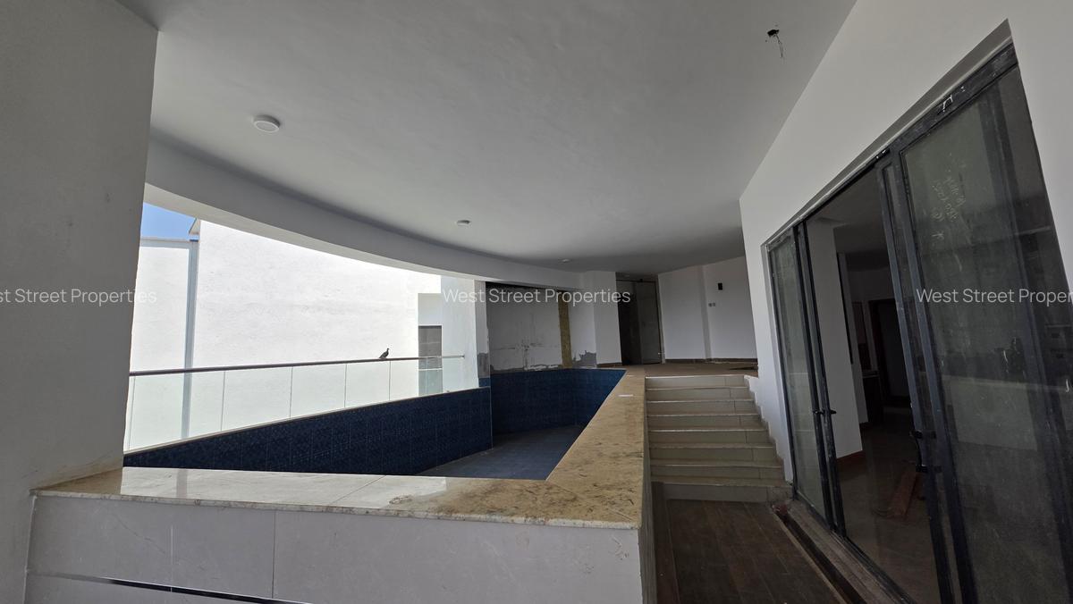 4 Bed Apartment with En Suite at Riverside Drive - 16