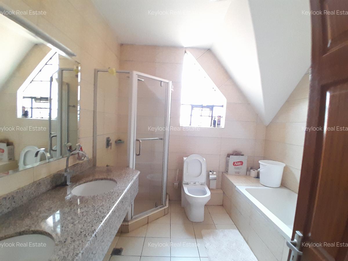 4 Bed Townhouse with En Suite at Lavington - 13