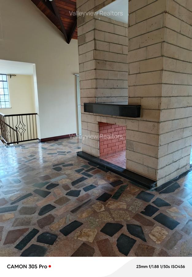 5 Bed Townhouse with En Suite at Lavington - 15