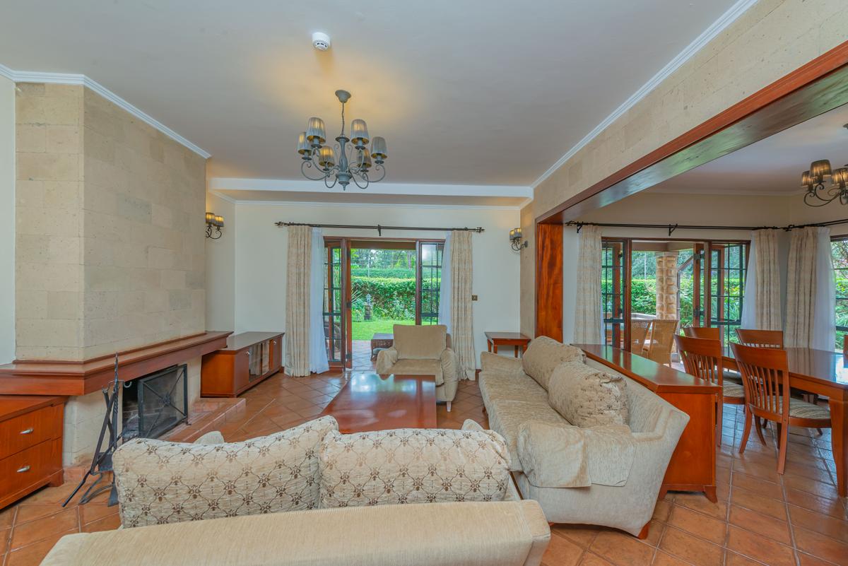 3 Bed House with En Suite in Ridgeways - 2