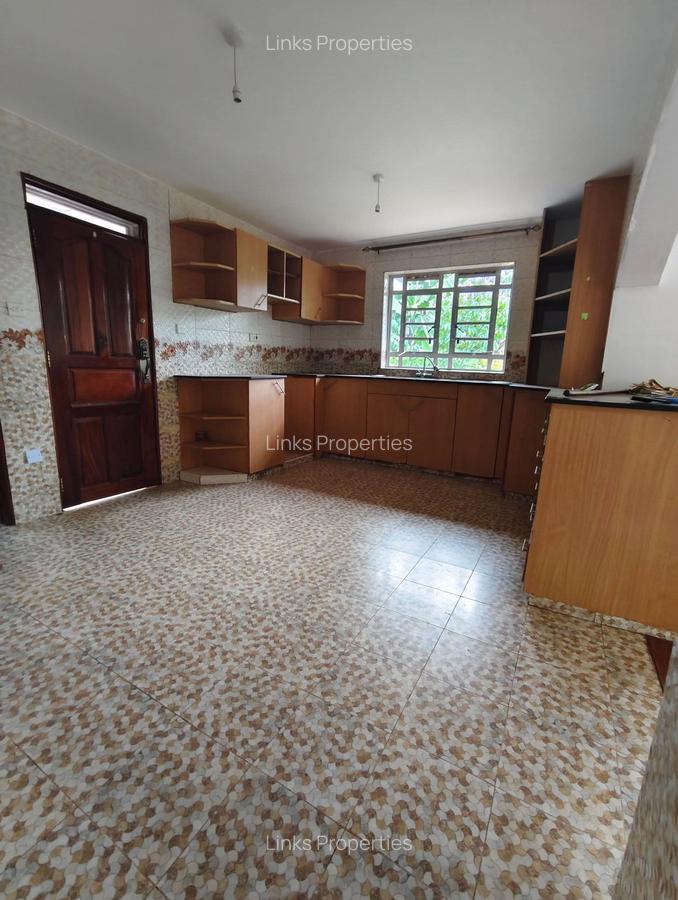 4 Bed Townhouse with En Suite at Kerarapon Drive - 8