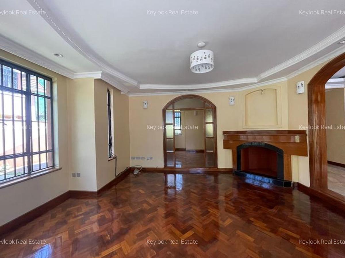 5 Bed House with En Suite at Lavington Green - 13