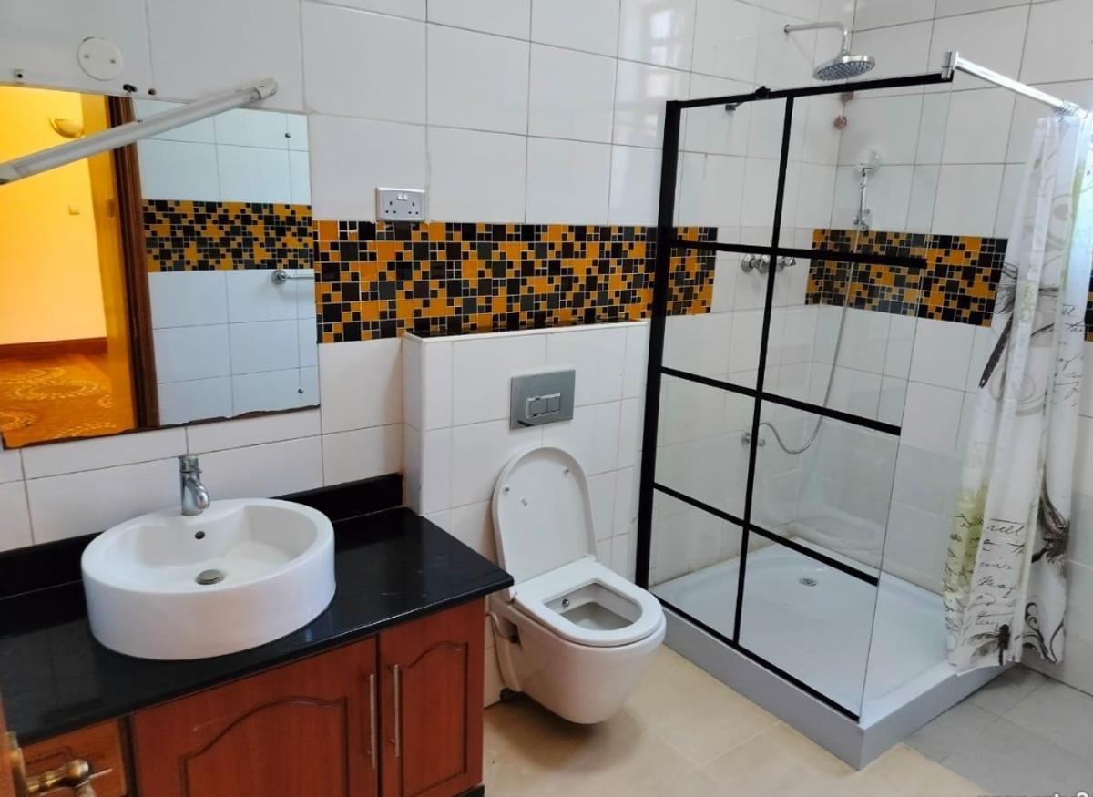 5 Bed House with En Suite in Runda - 9