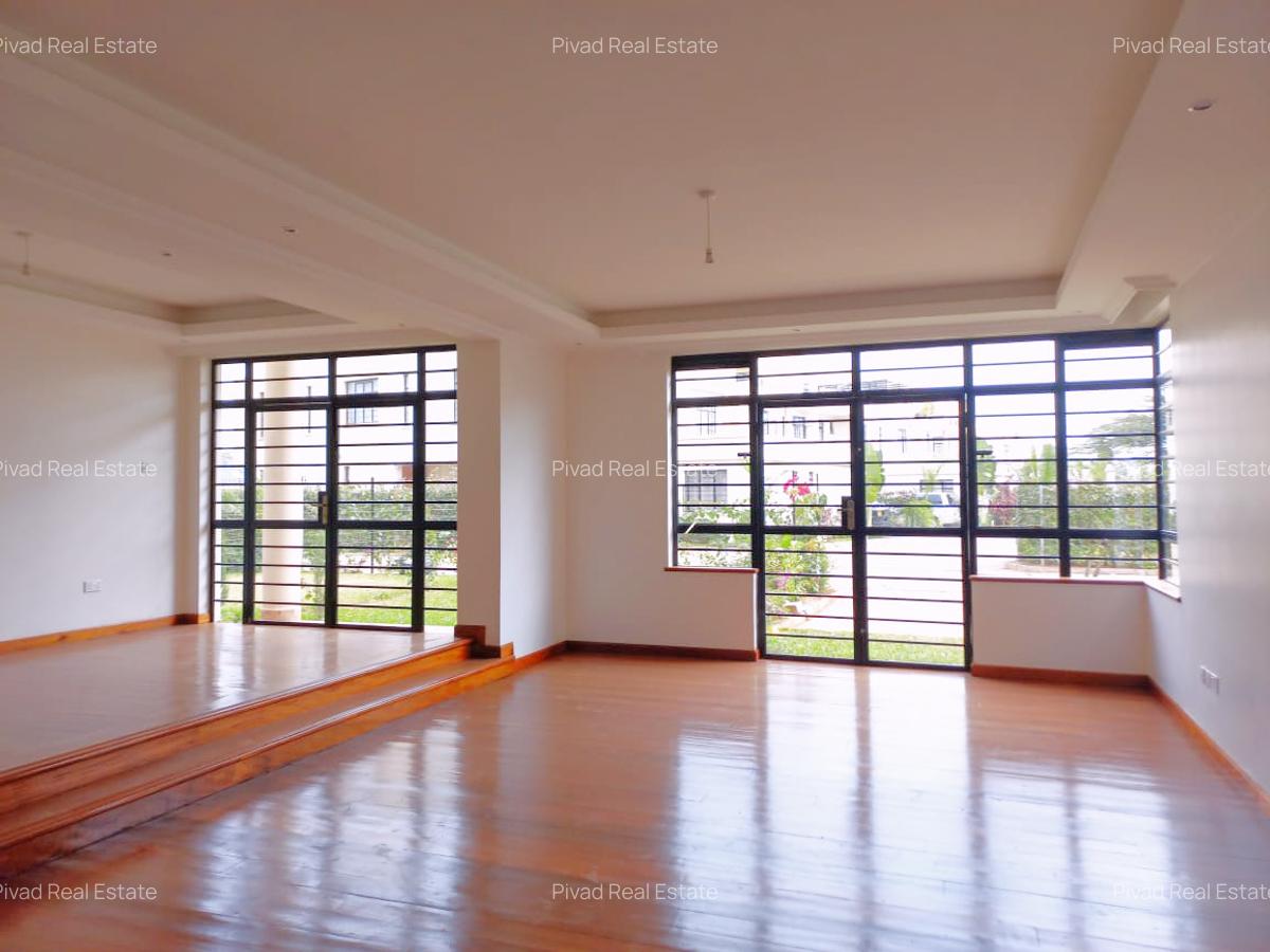 4 Bed Townhouse with Garden in Membley - 6