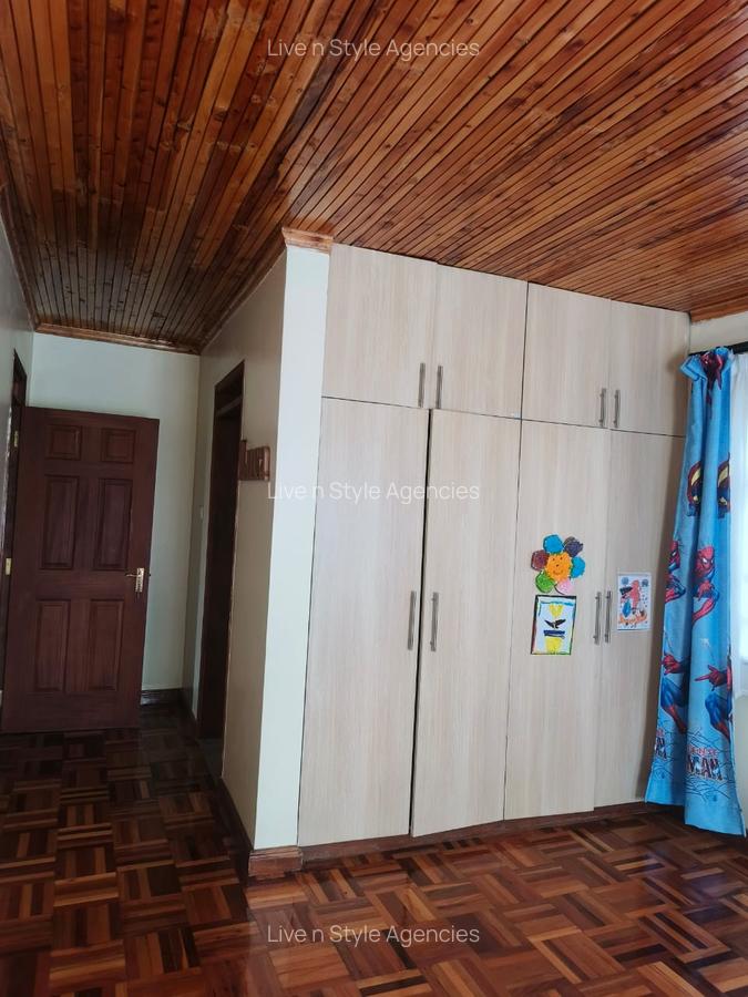 5 Bed House with En Suite in Runda - 9