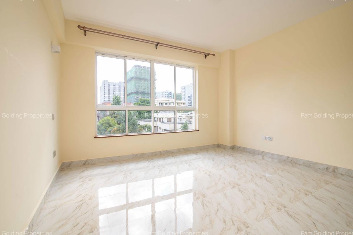 4 Bed Apartment with En Suite at 4Th Parklands - 16