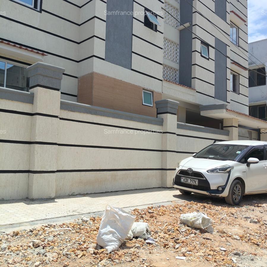 1 Bed Apartment with En Suite at Prideinn Paradise - 1