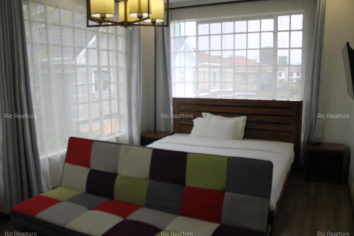 4 Bed Townhouse with En Suite at Lake Road - 12