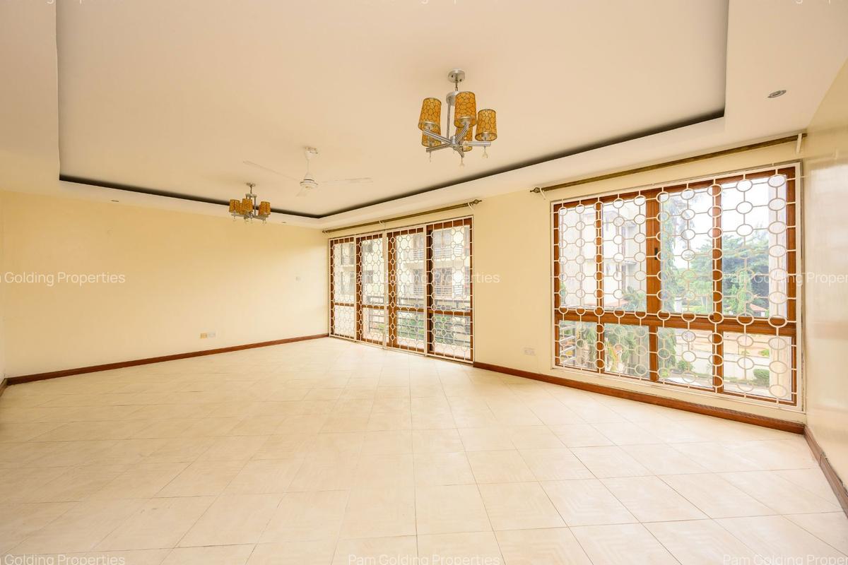 3 Bed Apartment with En Suite at Links Road - 5