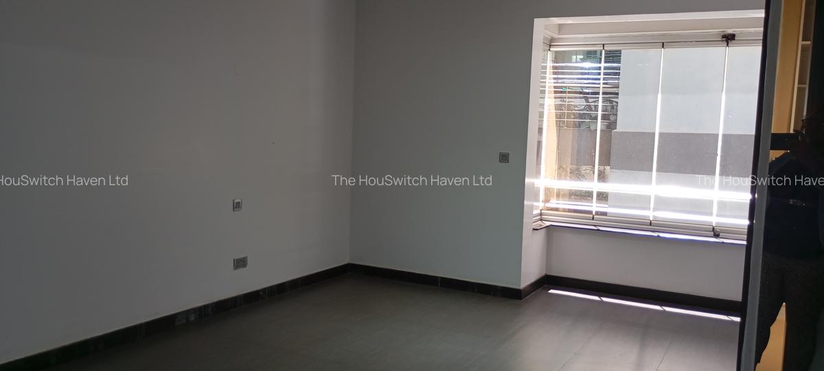 3 Bed Apartment with En Suite at Off Riverside Drive - 10