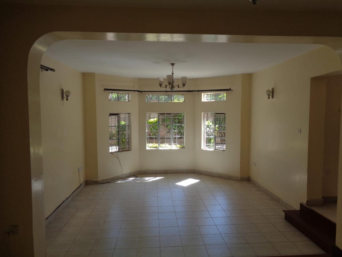 5 Bed Townhouse with En Suite at Lavington - 5