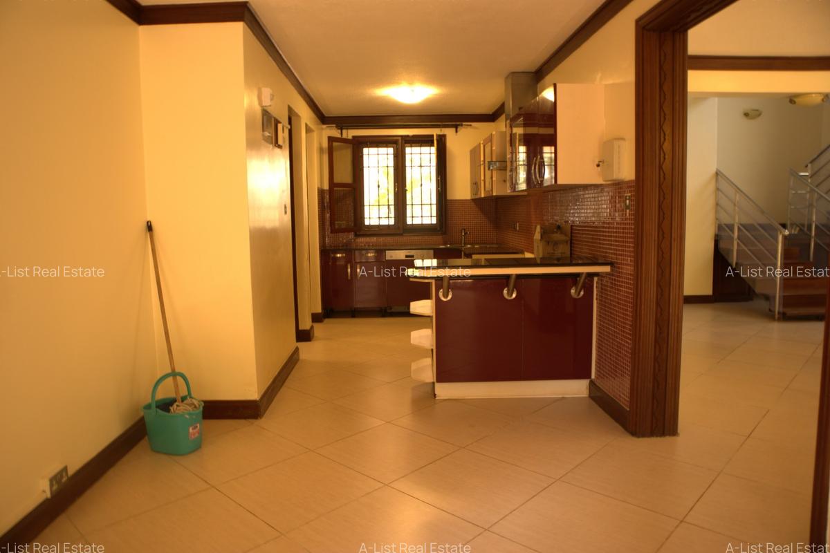 3 Bed House with En Suite at Hillview - 6