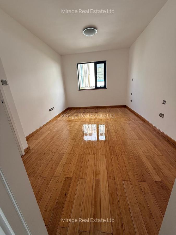 4 Bed Villa with Swimming Pool in Garden Estate - 7