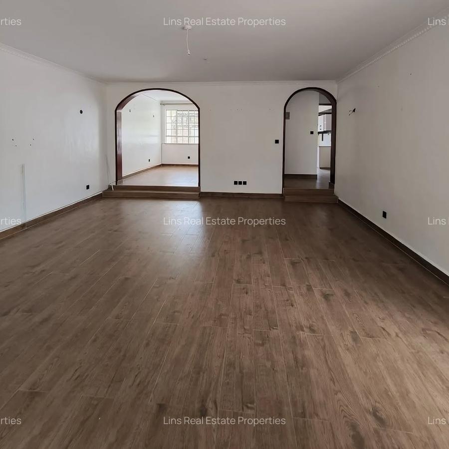 5 Bed Townhouse with En Suite in Lavington - 3