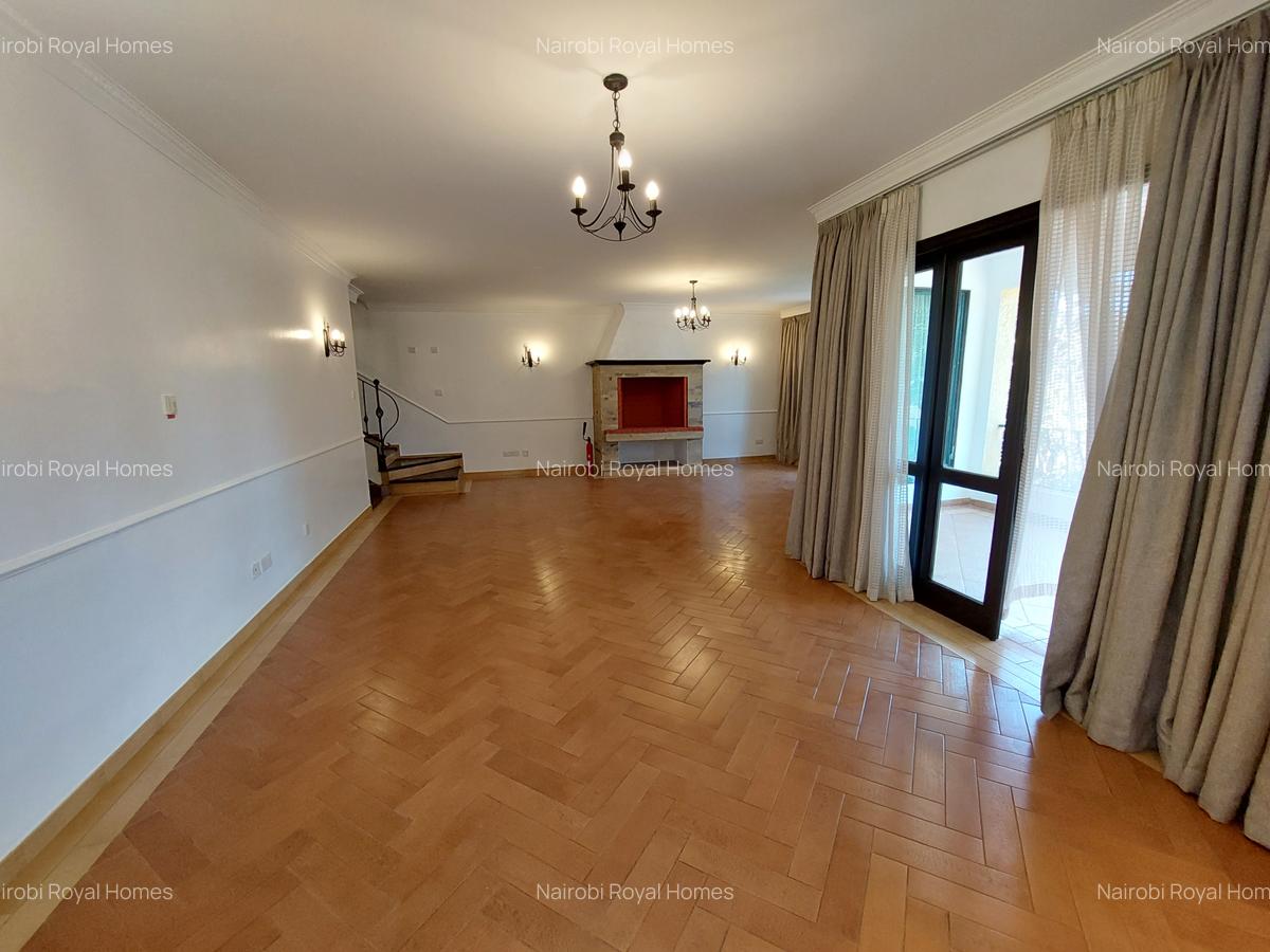 4 Bed House with En Suite at Y67 - 18