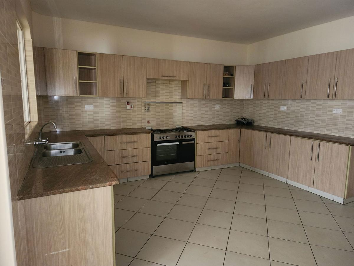 3 Bed Apartment with En Suite in Westlands Area - 13