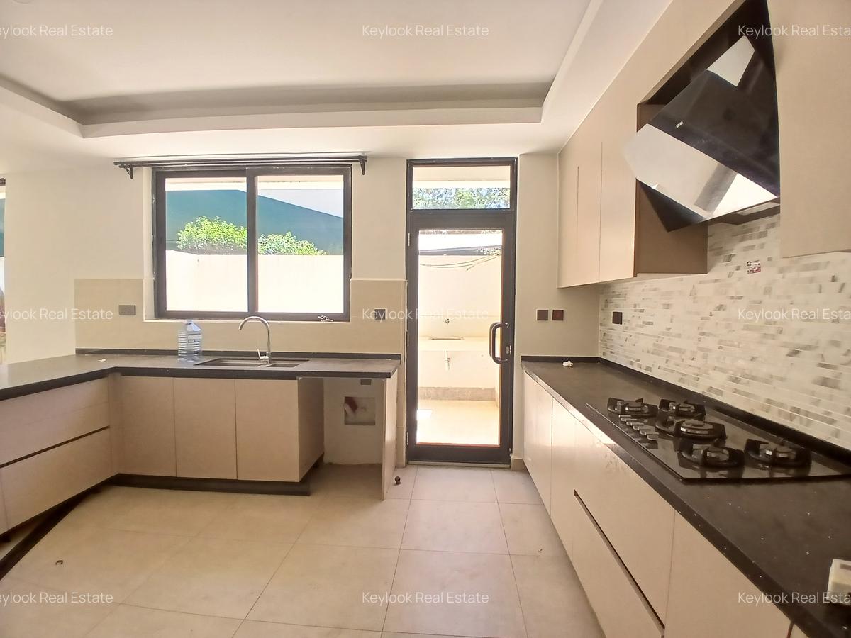 4 Bed Townhouse with En Suite at Lavington Green - 6