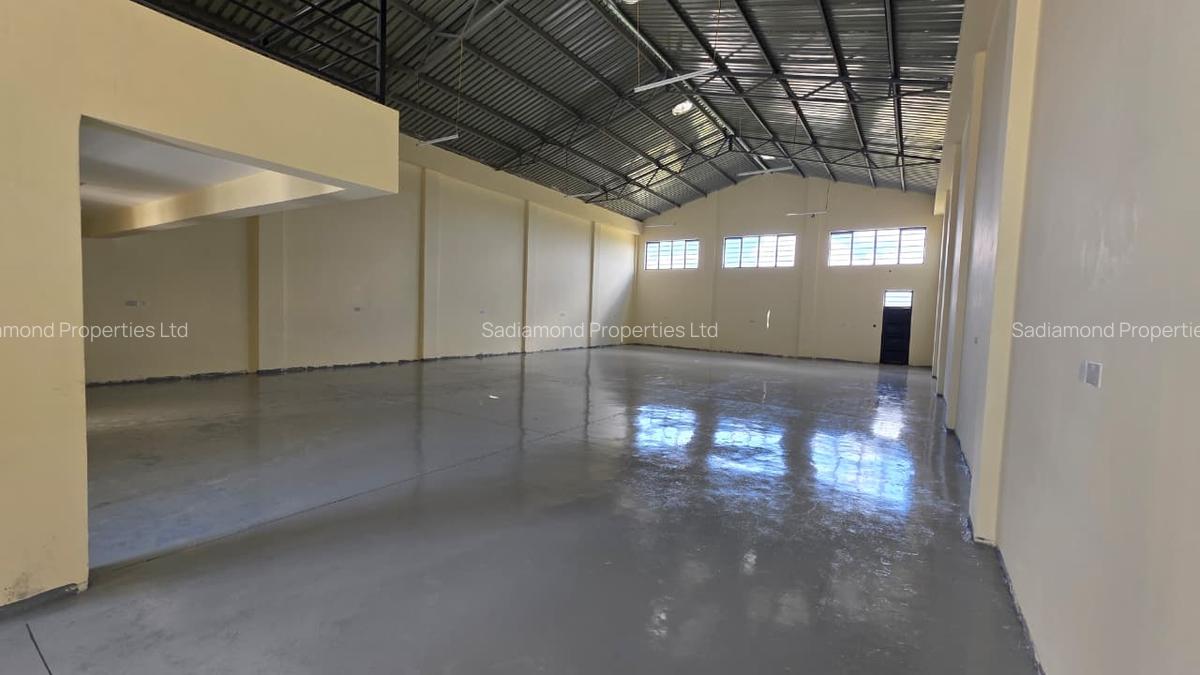 4,100 ft² Warehouse with Parking in Eastern ByPass - 7